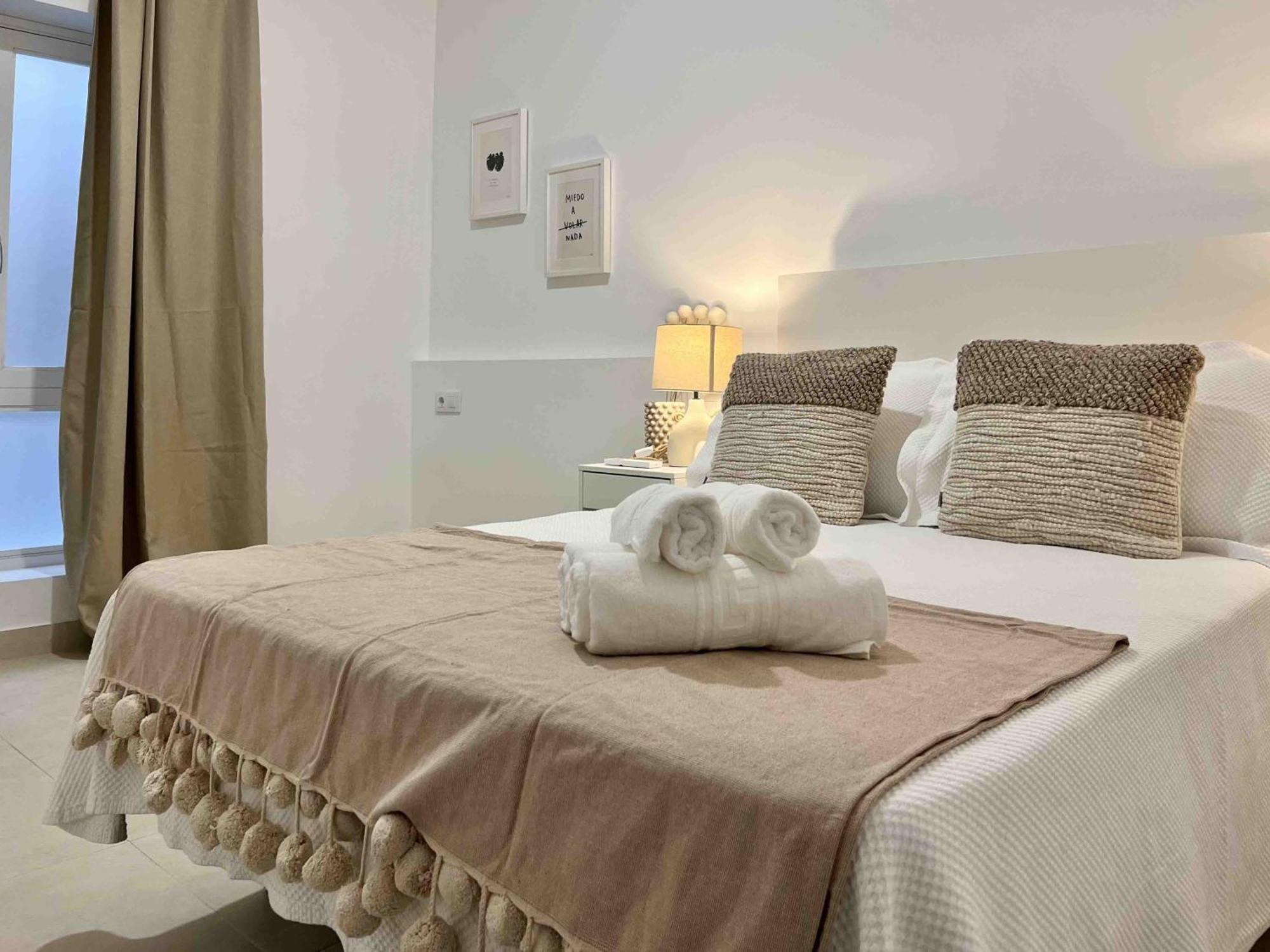 Apartamentos La Tahona Cádiz Exteriör bild
